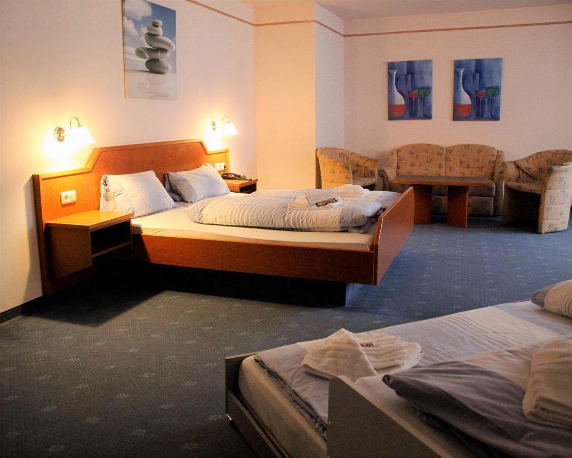 Waldhotel Feldbachtal Neuhaus am Rennweg Esterno foto